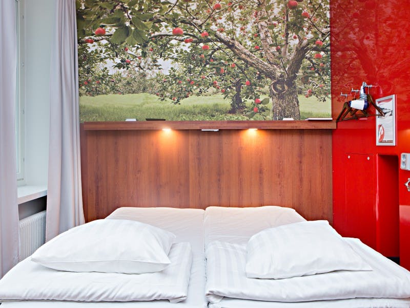 Edullisia hotelliöitä Omenan viihtyisissä huoneissa