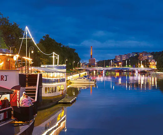 903px-Omena Hotelli Turku-aurajoki-2016-5