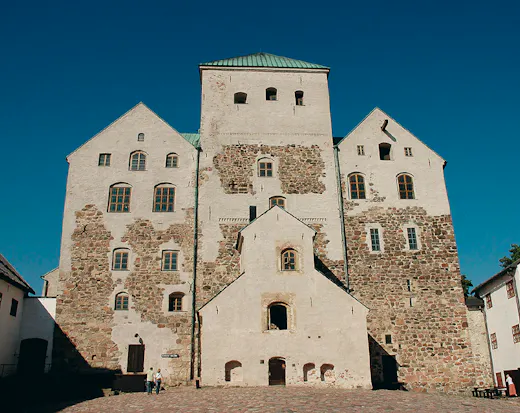 944px-Omena Hotelli Turku-Turun linna-2016