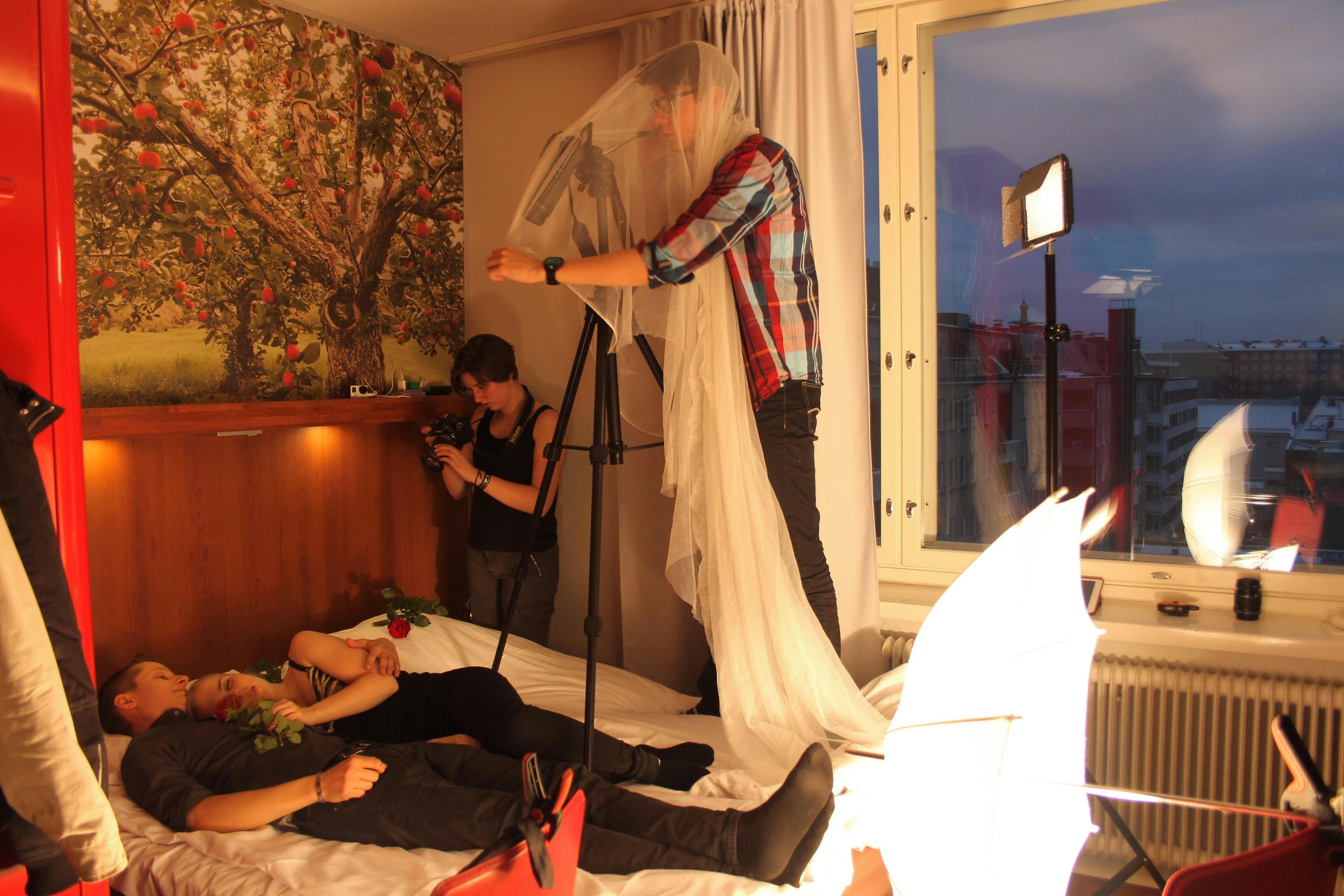 Musiikkivideokuvaukset Omenassa olivat kuin ruusuilla tanssimista