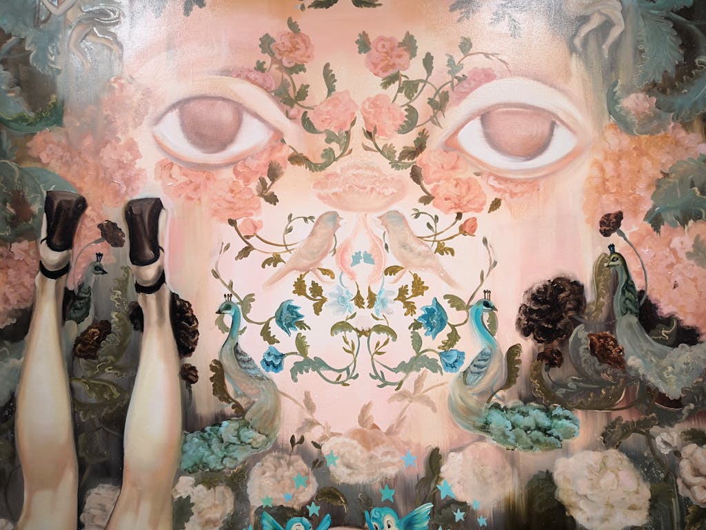 Emma Annalan Dear ambiguity -näyttelyssä Jyväskylässä.