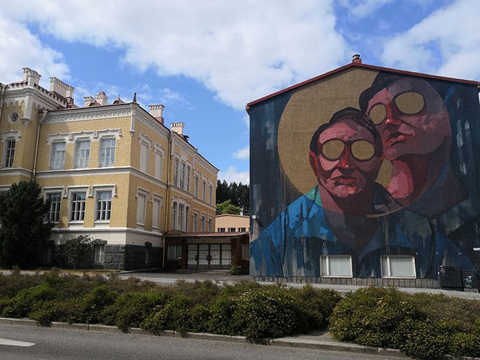 Impressive mural of two men in the city of Jyväskylä