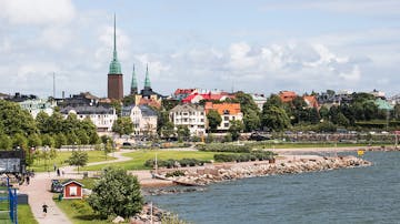 Aurinkoinen päivä Eirassa Helsingissä