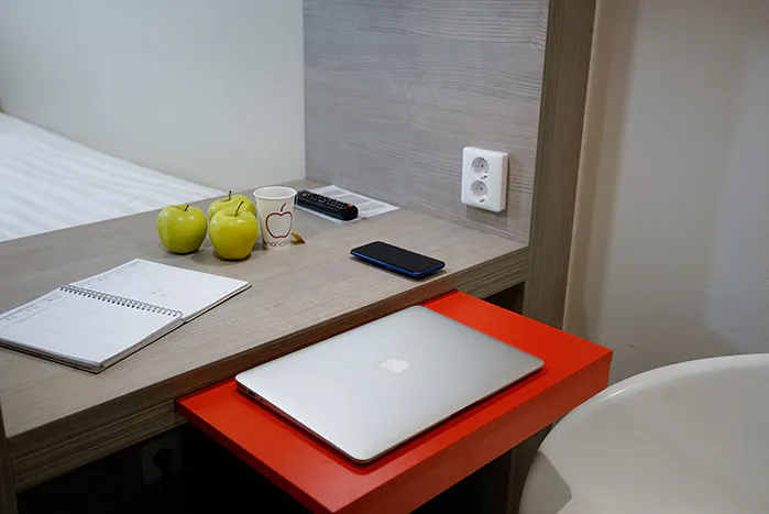 Omenan 8 vinkkiä hyvinvointiin etätöissä