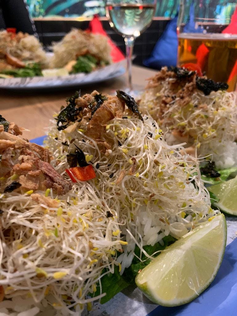 Korean salad wraps Tampereen Lie Mi ravintolassa
