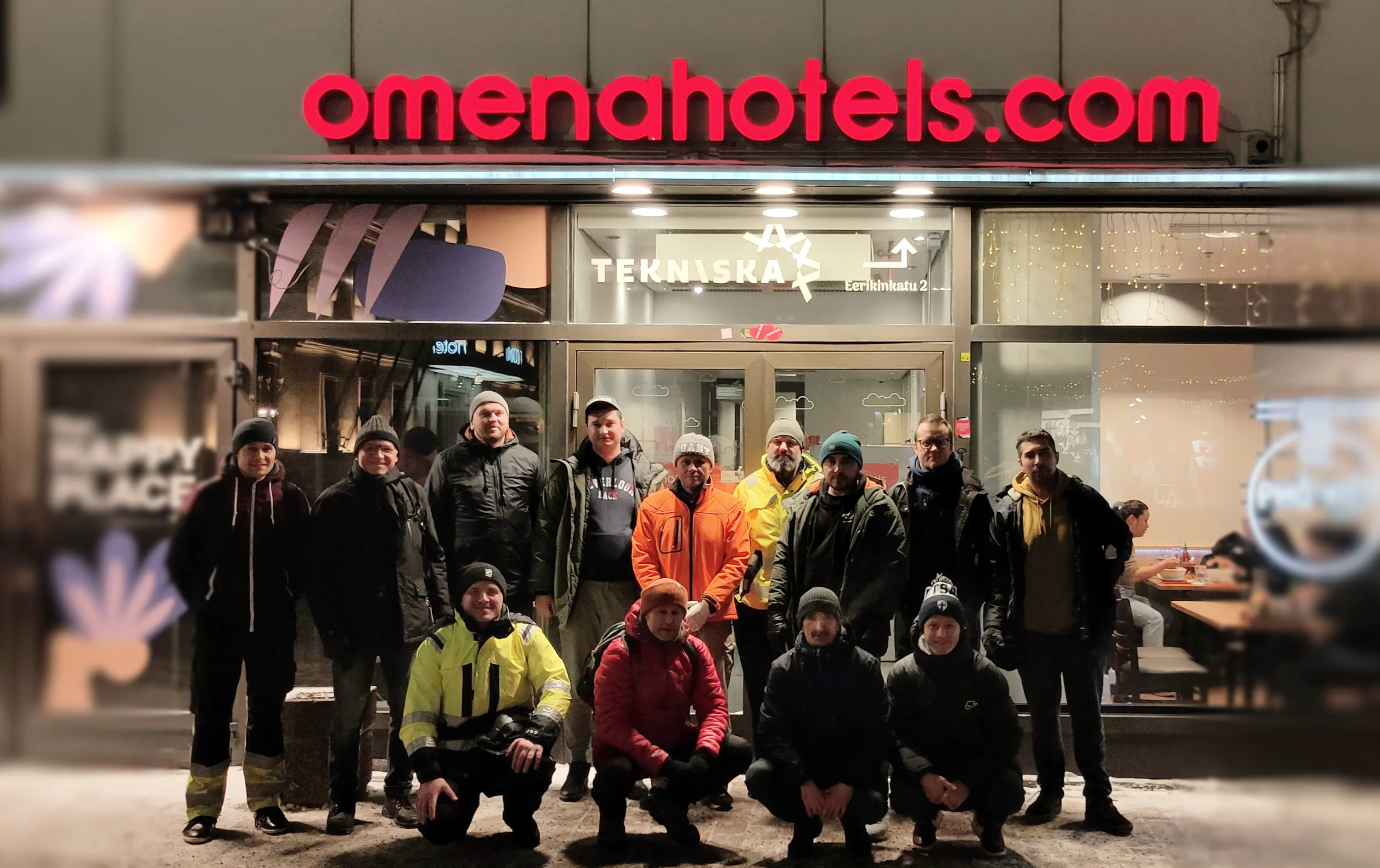 Omenan kaksimetrinen joululahja – lahjoitimme sänkyjä Ukrainaan