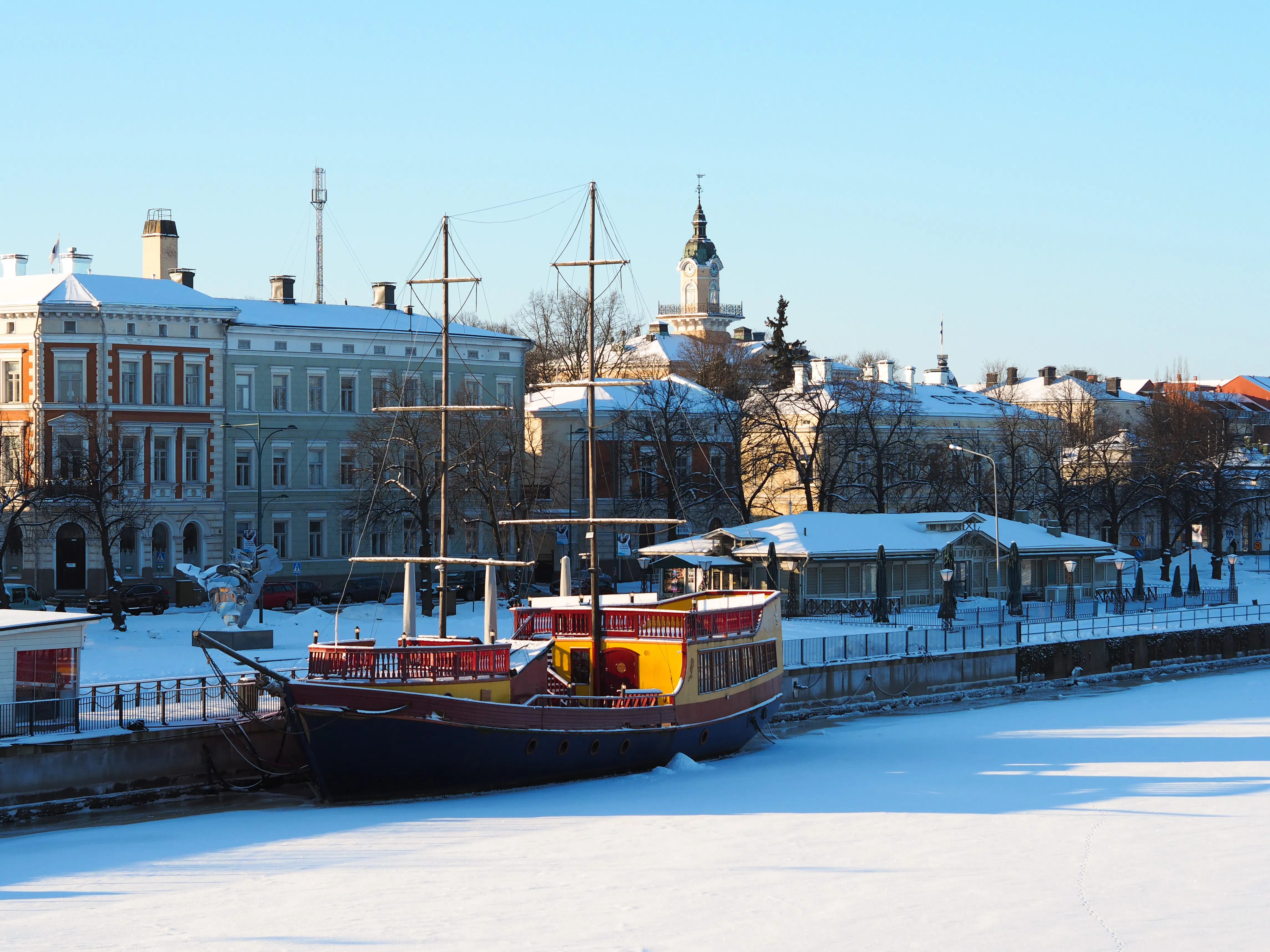 Julfestboende för budgetresenärer i Björneborg